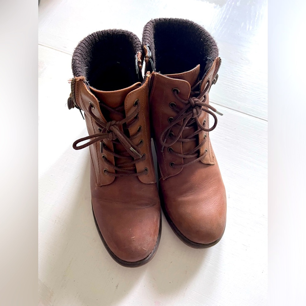Brown Leather Boots with Laces